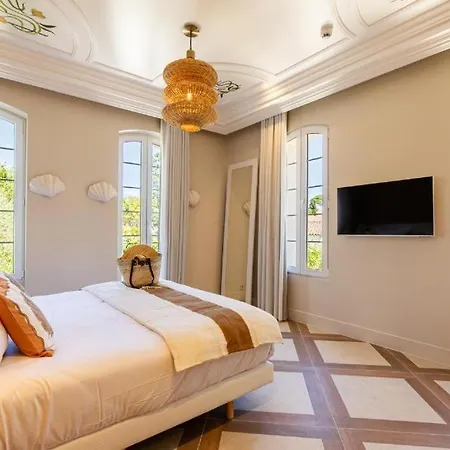 B&B Le Clos De La Pinede Chambre Deluxe 300 E Par Chambre 쎙뜨호뻬